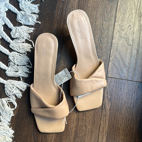 Kitten Heel Tan Sandal Banana Republic New - Picture 3 of 9